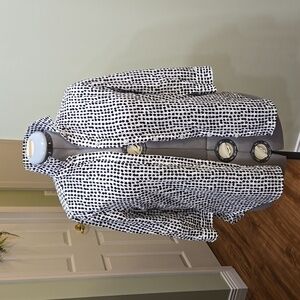 Chicos size 1 Small like new 3/4 sleeve button down black and white travel